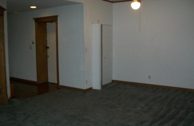 1021 W DAKIN ST. Gallery 3