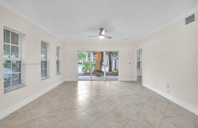 2498 Centergate Dr Gallery 4