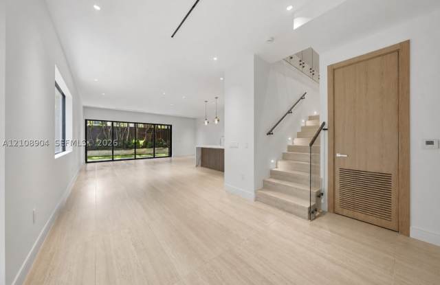 2972 W Trade Avenue Gallery 2