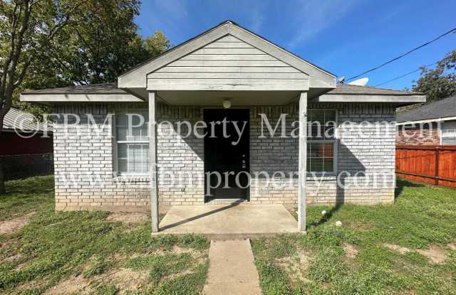 413 N Flat St - Cozy 3 Bedroom, 1 Bathroom Home in Waxahachie, TX! - 413 North Flat Street, Waxahachie, TX 75165
