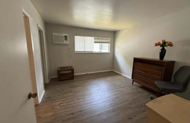 1912 Santa Clara Street - 4 photos photos
