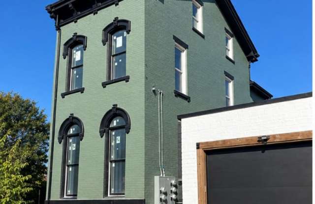 Spacious Luxury 1 Bedroom in Beautifully Restored Historic Building! Gallery 1