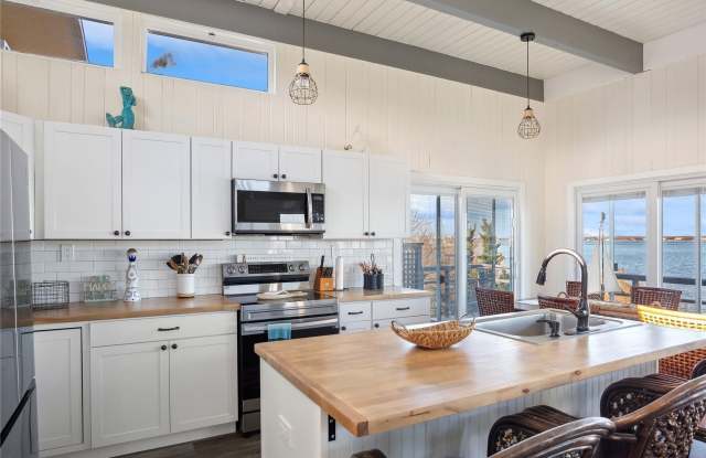 400 Dune Road Gallery 4