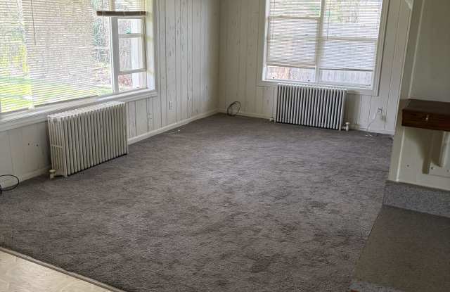 218 E River St photos photos