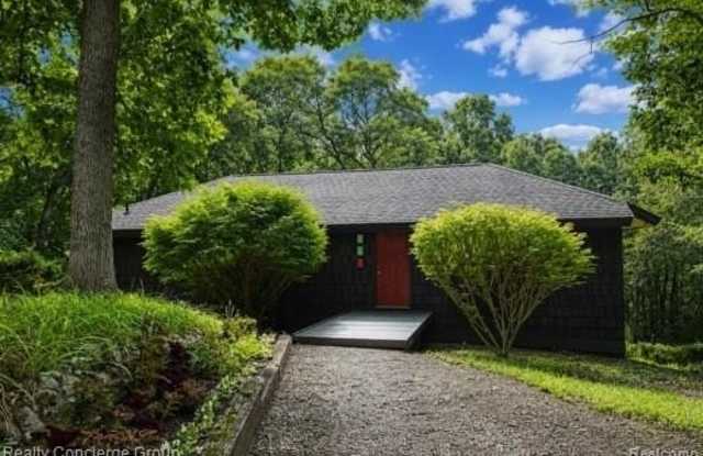 5900 Sylvan Road Gallery 1