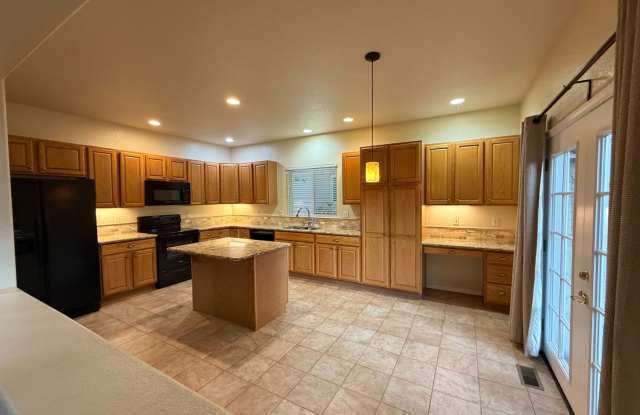 Luxury, Location & Lifestyle! Gallery 3