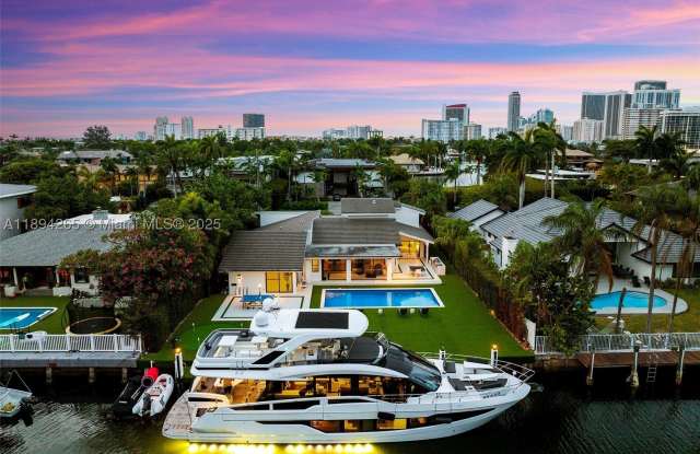 207 Holiday Dr Gallery 2
