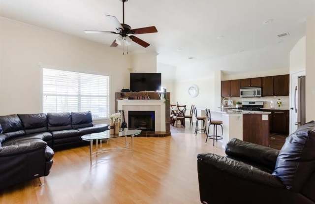 3137  Lake CV Gallery 4