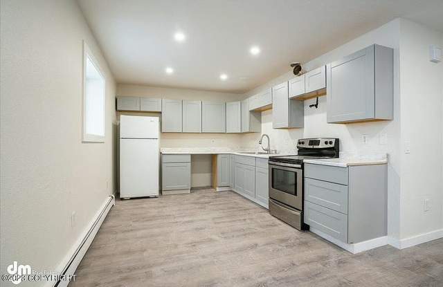 Charming 2BR Duplex in Anchorage - 701 Bragaw Street, Anchorage, AK 99508