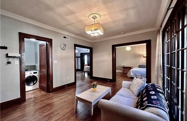 Charming 1-Bedroom Property in Prime Location photos photos