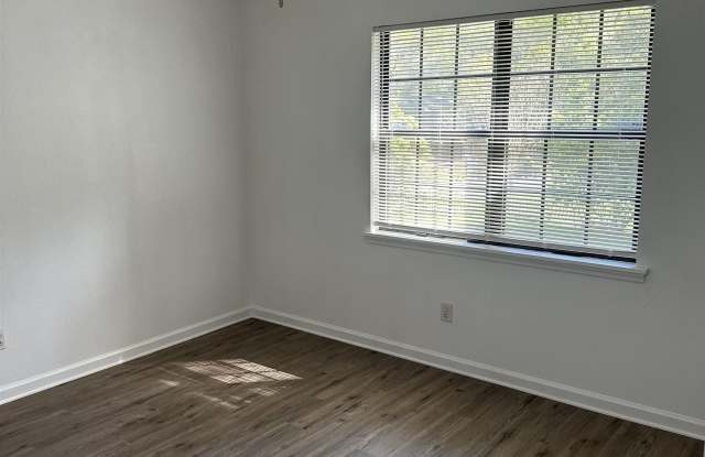 1571 Coombs Drive Gallery 2