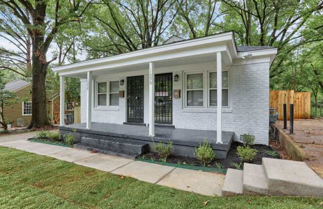 Sherwood Forest Living / 810 sqft / Monitored Alarm photos photos