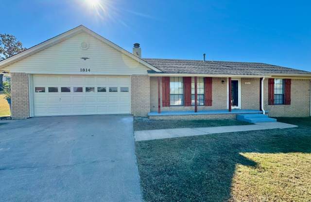 Comfortable  Convenient Living on Nightingale Circle - 1814 Nightingale Circle, McAlester, OK 74501