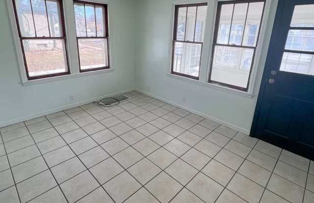 2 Bed | 1 Bath | Single-Family Home Near Downtown Gallery 4