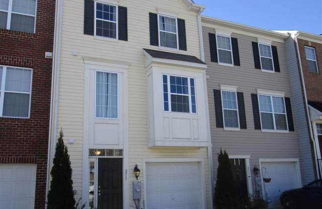 211 Truck Farm Dr - 211 Truck Farm Dr, Glen Burnie, MD 21061
