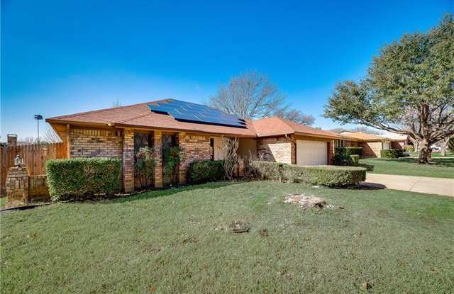 3025 Bluebonnet Lane Gallery 2