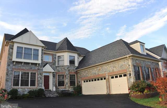 7582 VENTURE DR Gallery 1