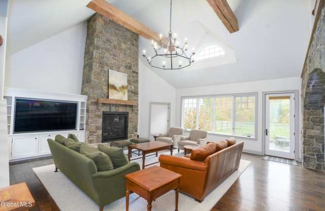 15 Saratoga Farm Road Gallery 4