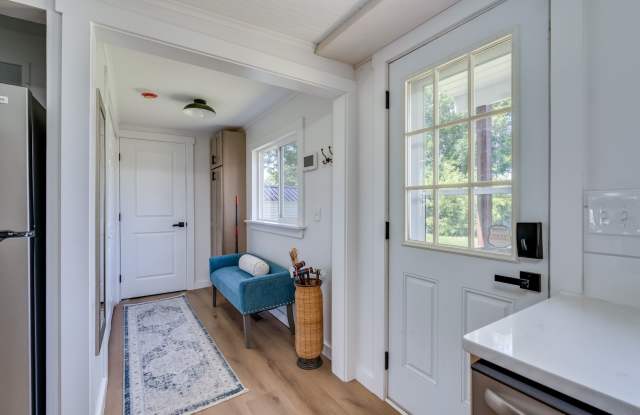 **Furnished Winter Rental** - Sackets Harbor Gallery 3
