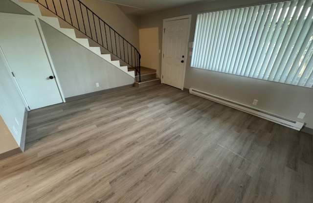 (248) BeVille - Town Home - 2 Bedroom / 1 Bath Gallery 4
