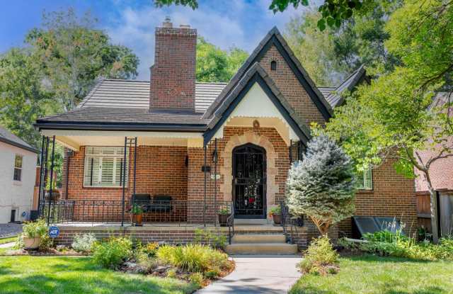 Charming 2BR 2Bath Classic Bonnie Brae Tudor in Denver photos photos
