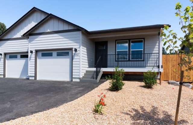 MOVE IN SPECIAL! Brand New 2 Bedroom 2 Bathroom Duplex in SW Redmond photos photos