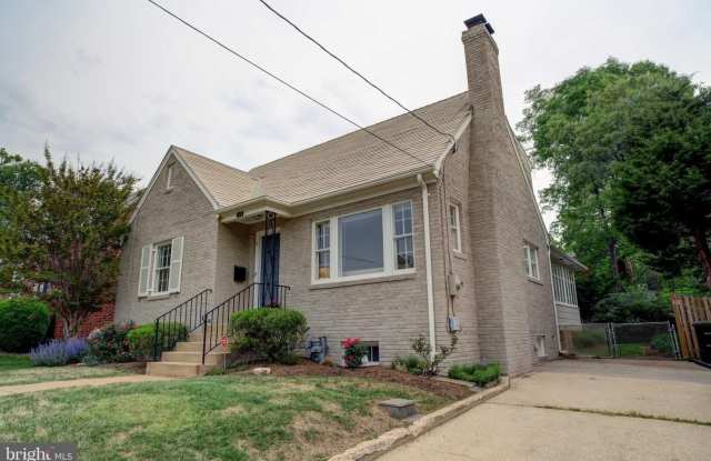 1723 OAKCREST DRIVE - 1723 Oakcrest Drive, Alexandria, VA 22302 1723 OAKCREST DRIVE - 1723 Oakcrest Drive, Alexandria, VA 22302