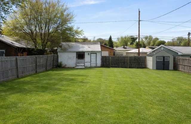 AVAILABLE NOW! - 2 Bed 1 Bath Home! photos photos