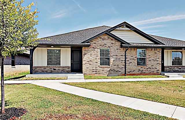 2 Bedroom 2 Bathroom 1 Car Garage Duplex Close to Broadway Extension and 8 Minutes from Downtown OKC photos photos