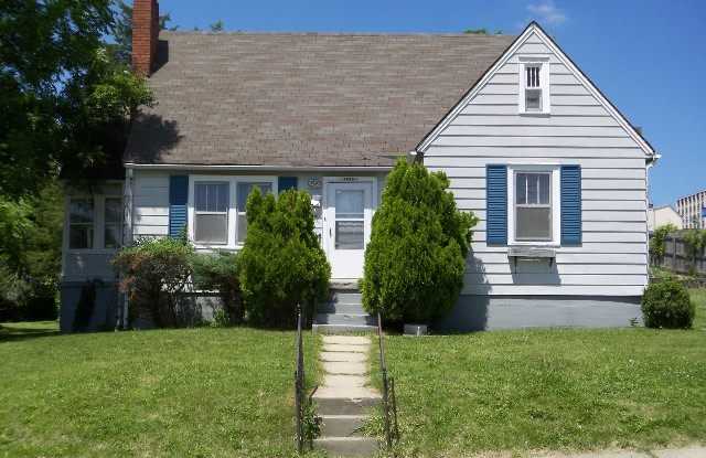 1803 N Oak St photos photos