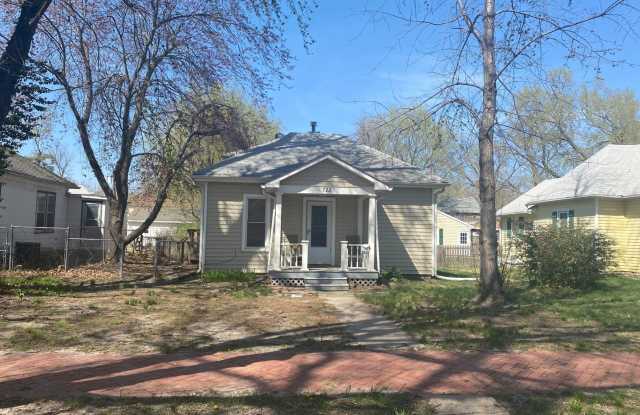 4 Bedroom Duplex. Close to Campus and Downtown - Pre-Leasing for 26/27 School Year! - 722 Osage Street, Manhattan, KS 66502