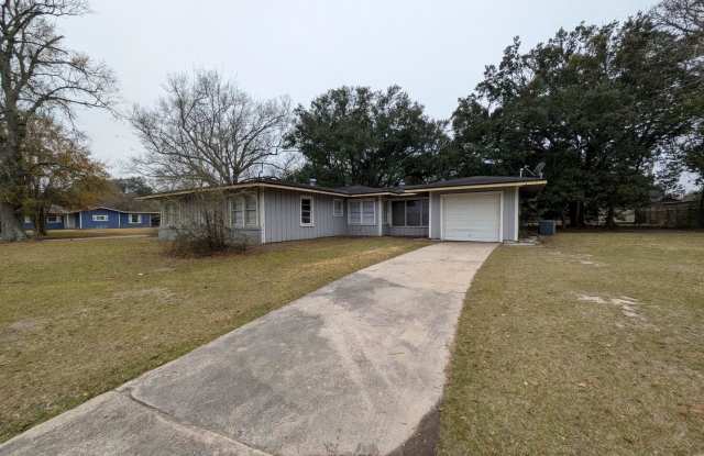 302 Bridalwreath Ave, Orange, TX 77630 photos photos