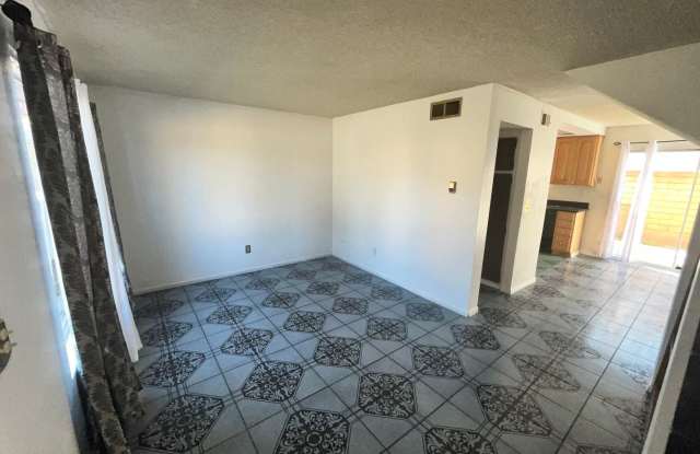 Anza Palms 2 Bedroom Townhome Gallery 4