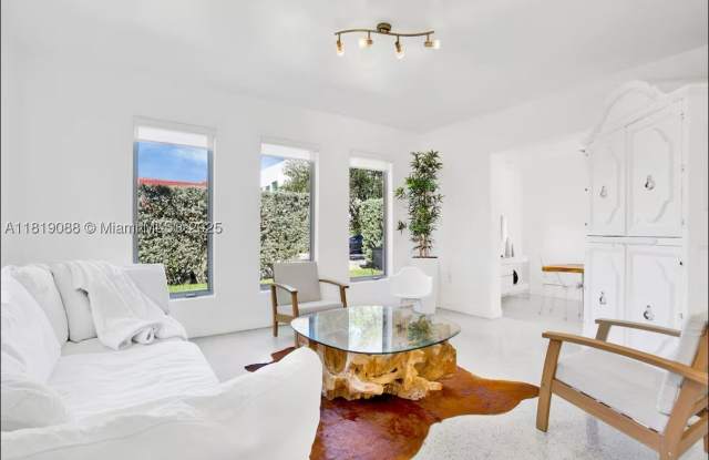 7537 W Treasure Dr Gallery 3
