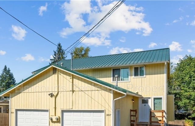 3807 Maple Ave - 3807 Maple Avenue, Bremerton, WA 98310