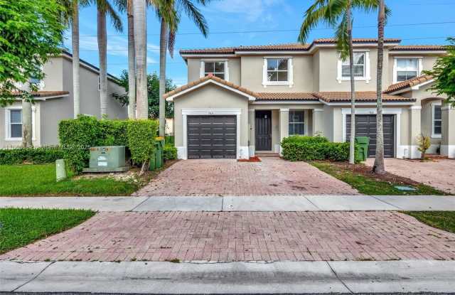 964 NE 41st Pl photos photos