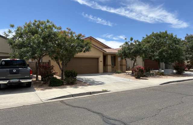 11749 W Chase Ln Gallery 2