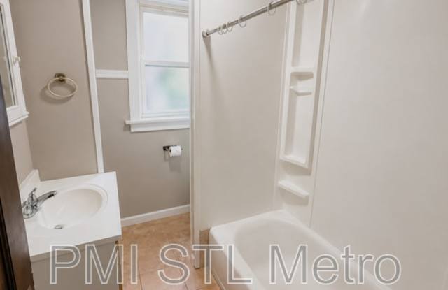 5301 Michigan Avenue Gallery 4