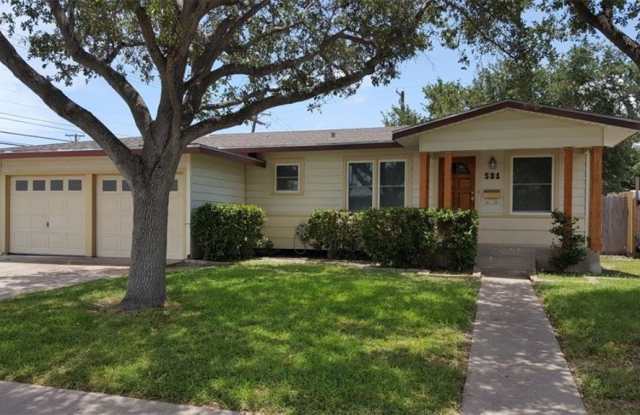 Beautiful 2 Bed / 1 Bath Home – Prime Location photos photos