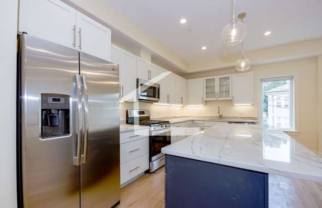 Fantastic Brighton townhouse avail for September 5th Gallery 1