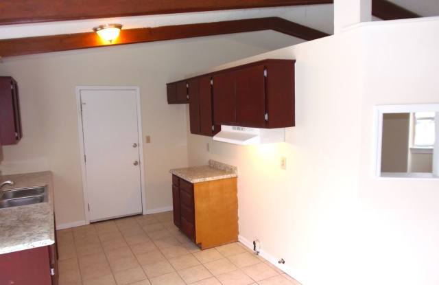 4925 Refugee Road Gallery 4