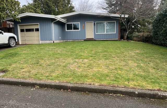 Updated 3 Bedroom 1 Bath located on dead end street! - 1624 North 17th Street, Coos Bay, OR 97420 Updated 3 Bedroom 1 Bath located on dead end street! - 1624 North 17th Street, Coos Bay, OR 97420