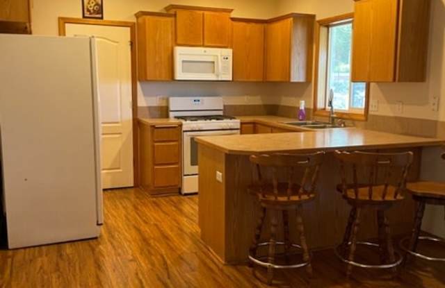 412 Charbonneau Dr - 412 Charbonneau Drive, Richland, WA 99352