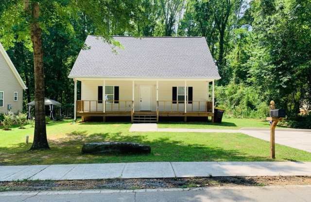 WOW! Newly renovated 3 bedroom close to Downtown Newnan! Must see! Gallery 1