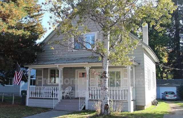 528 E Reid Ave photos photos