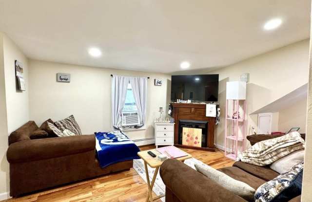 196 Milton Avenue Gallery 3