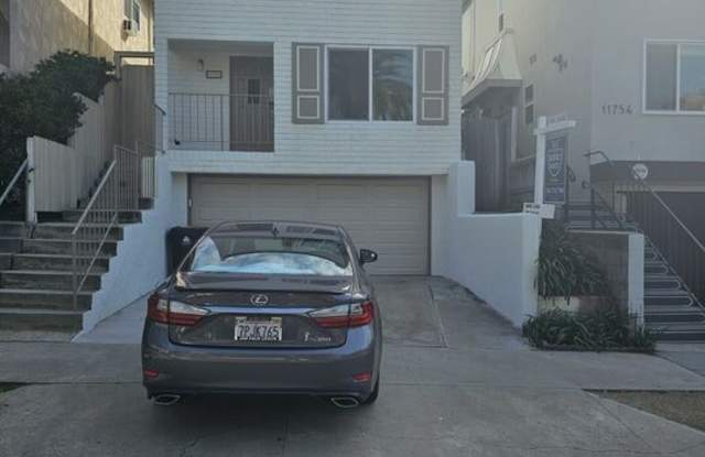 11752 Darlington Ave - 11752 Darlington Avenue, Los Angeles, CA 90049