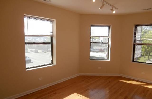 3125 W Lawrence Ave 2 Gallery 2