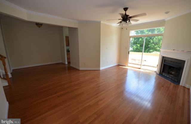 44166 MOSSY BROOK SQUARE Gallery 3