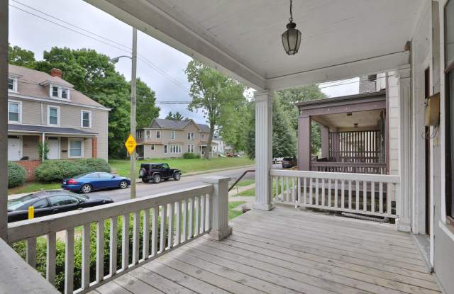 Large 5 Bedroom North Campus Townhouse - 1st house from High Street Gallery 3